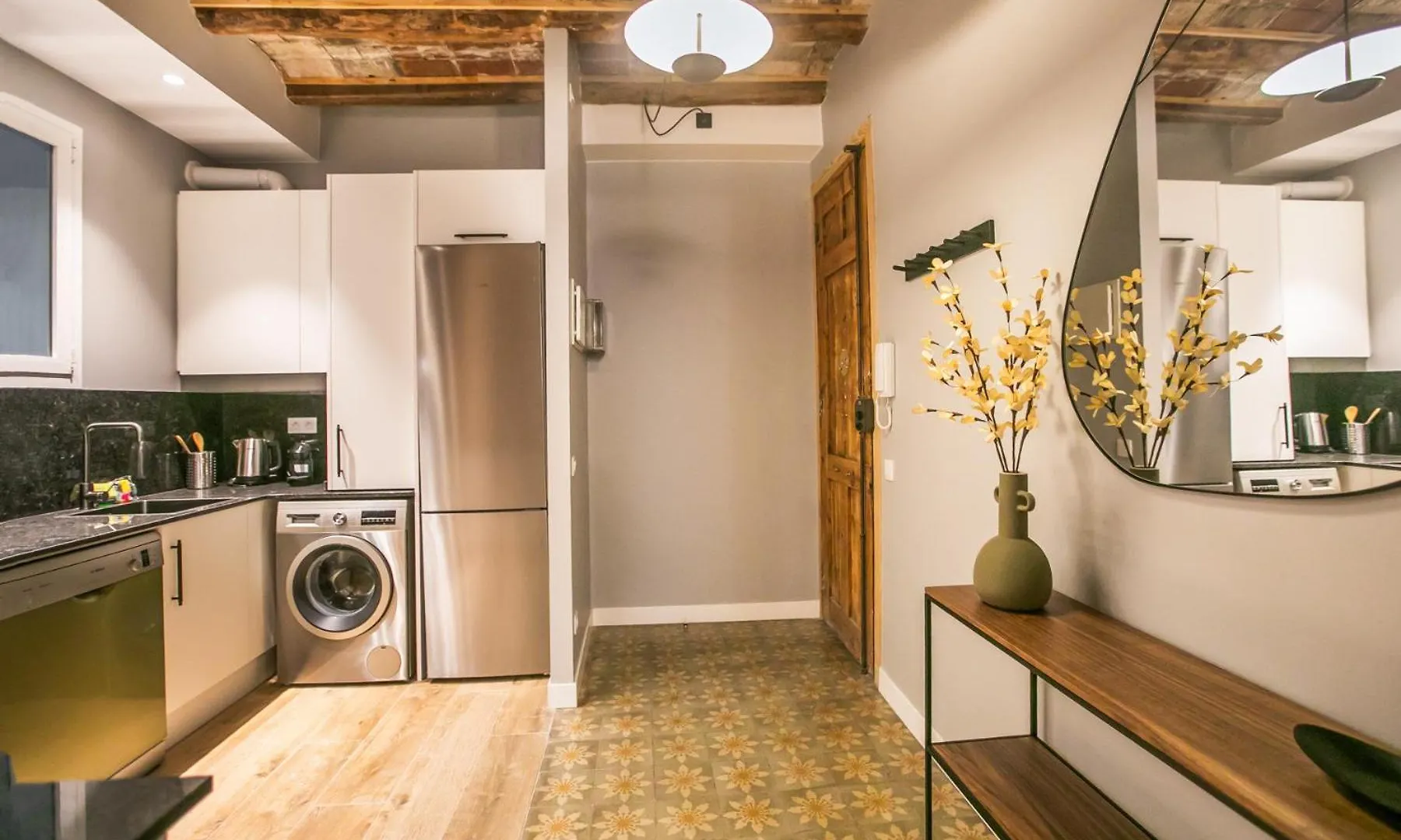 E2Mal1052 - Fantastic Apartment Next To Sagrada Fa バルセロナ 0*,
